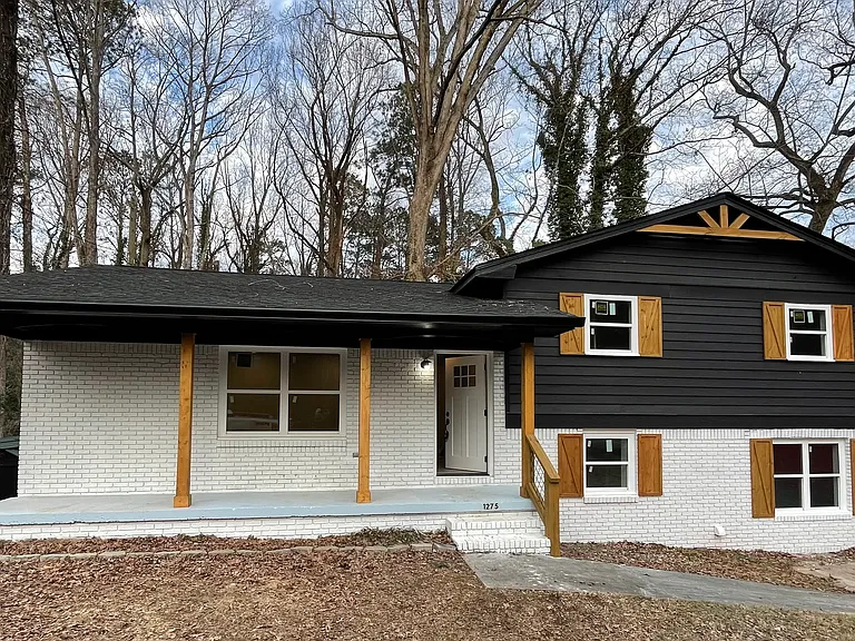 1275 Highway 16 E — Photo 1