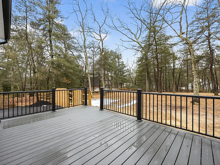 1392 Stokes Rd — Photo 3