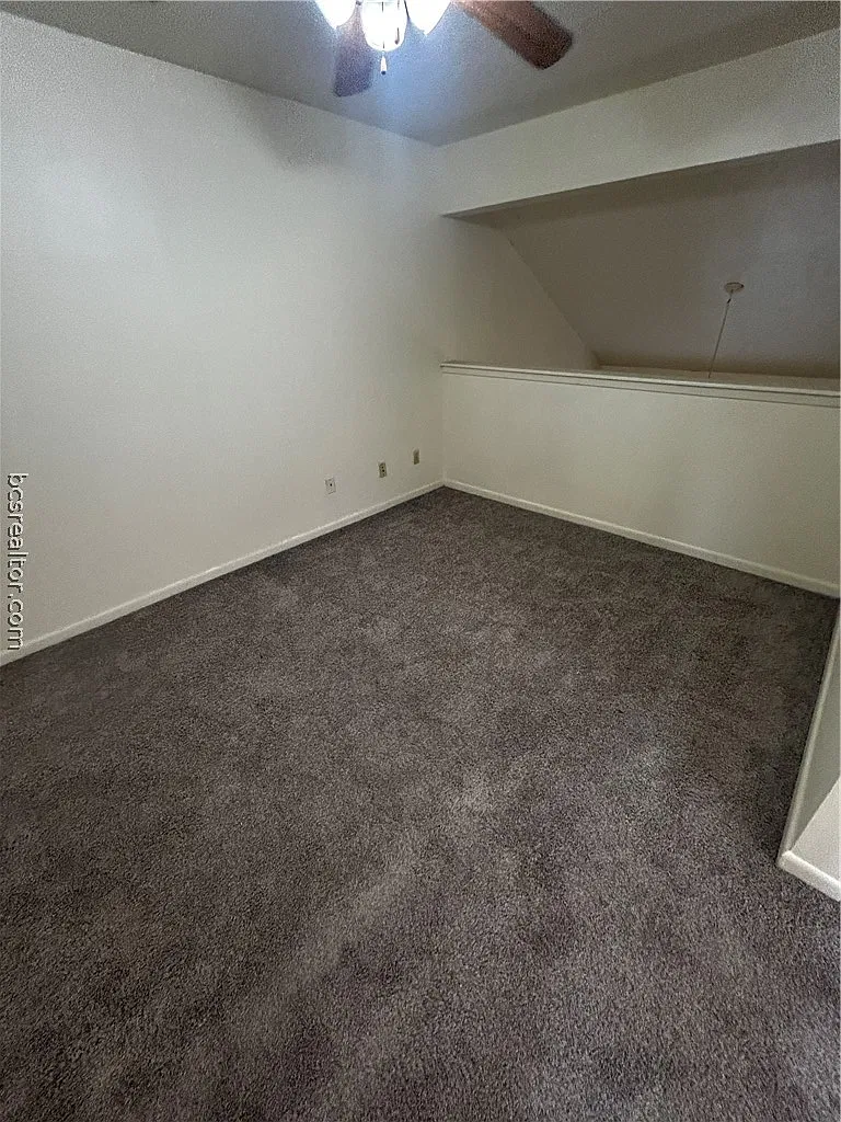 402 Summer Ct — Photo 3