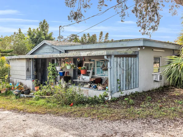 9357 Victoria Dr, Micco, FL 32976