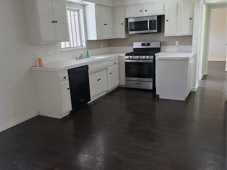 766 E Pillsbury St — Photo 9
