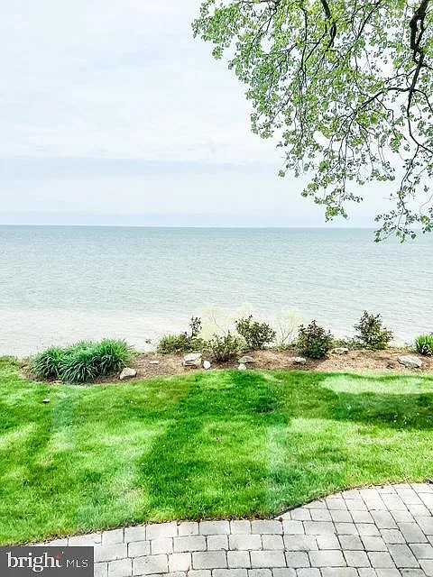 3 bed, 1.0 bath, 1800 sqft, $2,795 — Photo 2