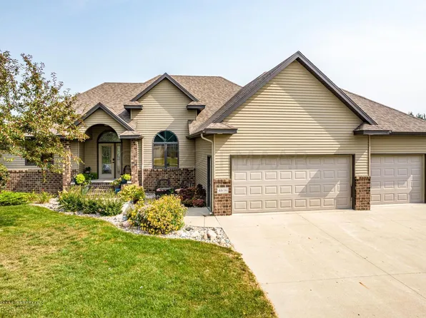4616 Hunters Point S, Moorhead, MN 56560