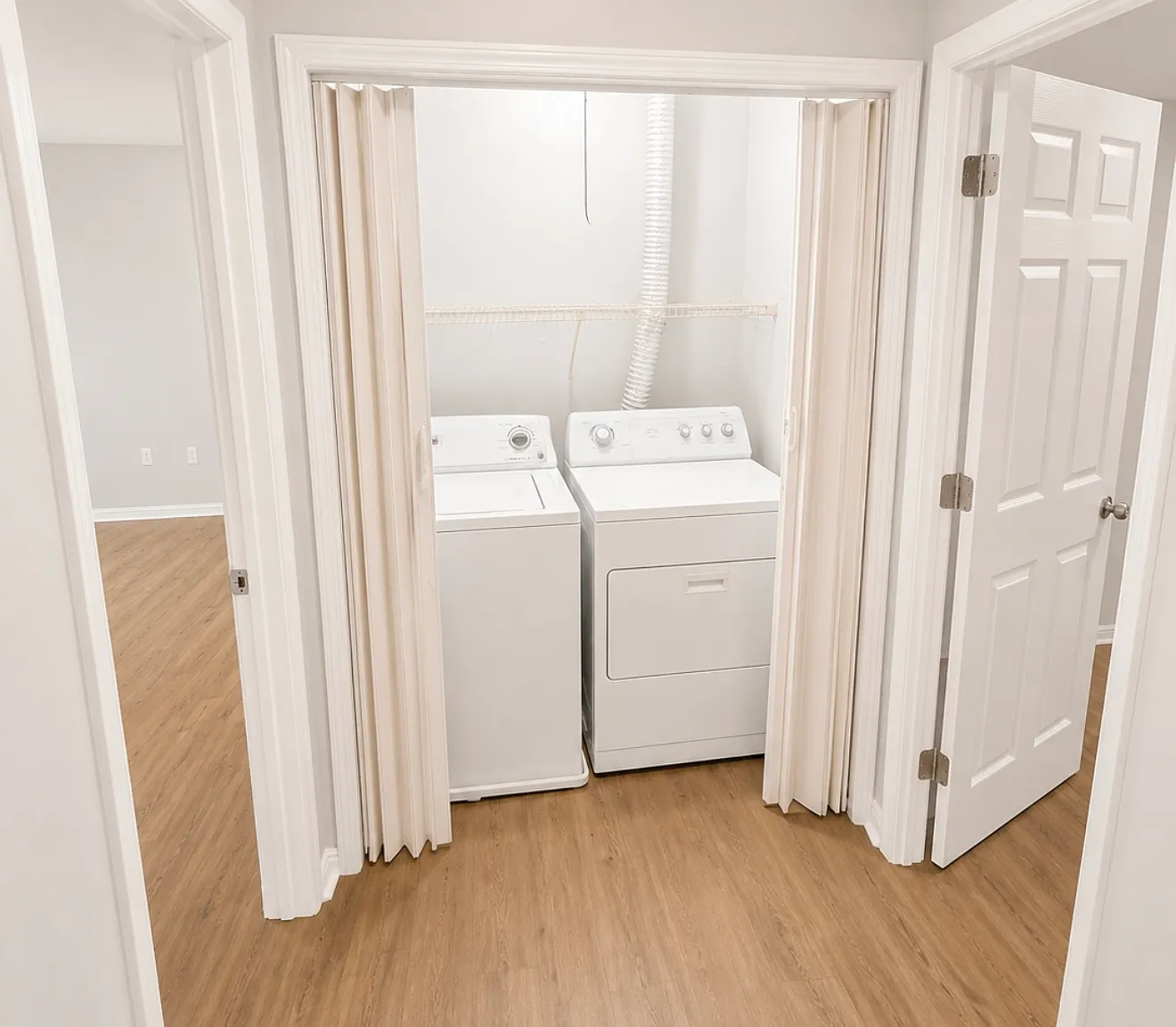 2 bed, 1.5 bath, 1400 sqft, $1,450 — Photo 3