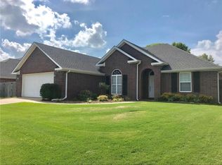 706 Grant Ave, Prairie Grove, AR 72753