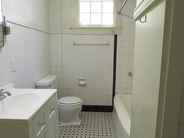 2306 Octavia St — Photo 29