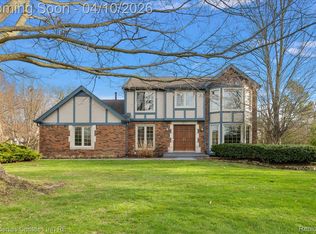 47269 S Chigwidden Dr, Northville, MI