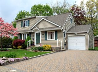 30-07 Southern Dr, Fair Lawn, NJ 07410