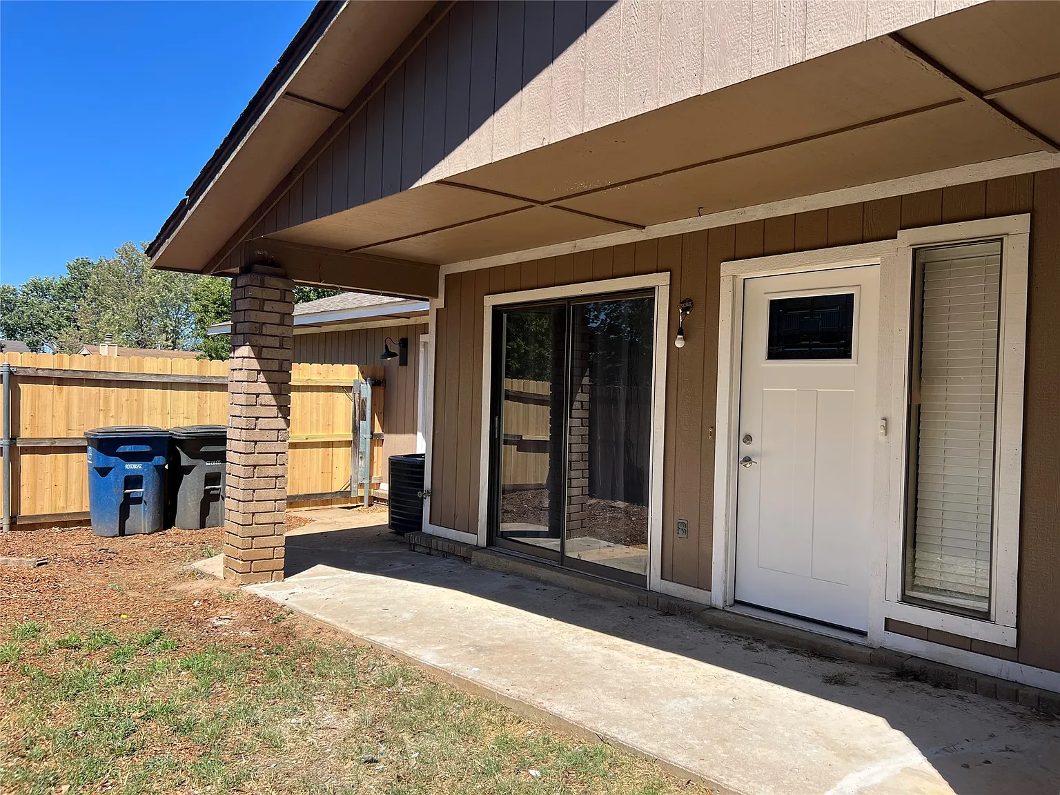 3 bed, 2.0 bath, 1242 sqft, $1,395 — Photo 2