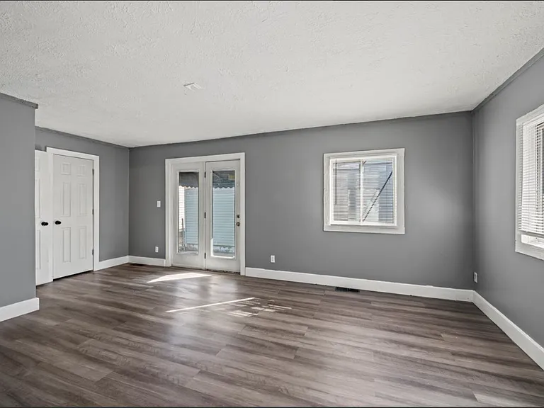 409 N Temple Ave — Photo 6
