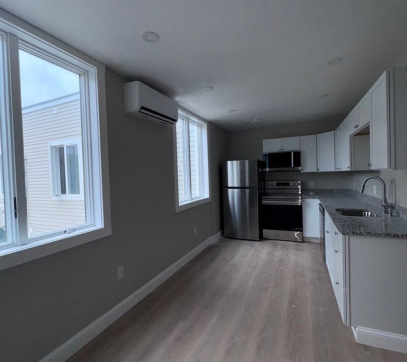 2nd image of 396 High St #204