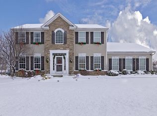 6405 Ruth Dr, Seven Hills, OH 44131
