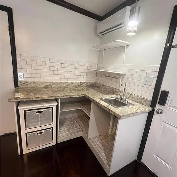 1808 N Broadway St — Photo 16