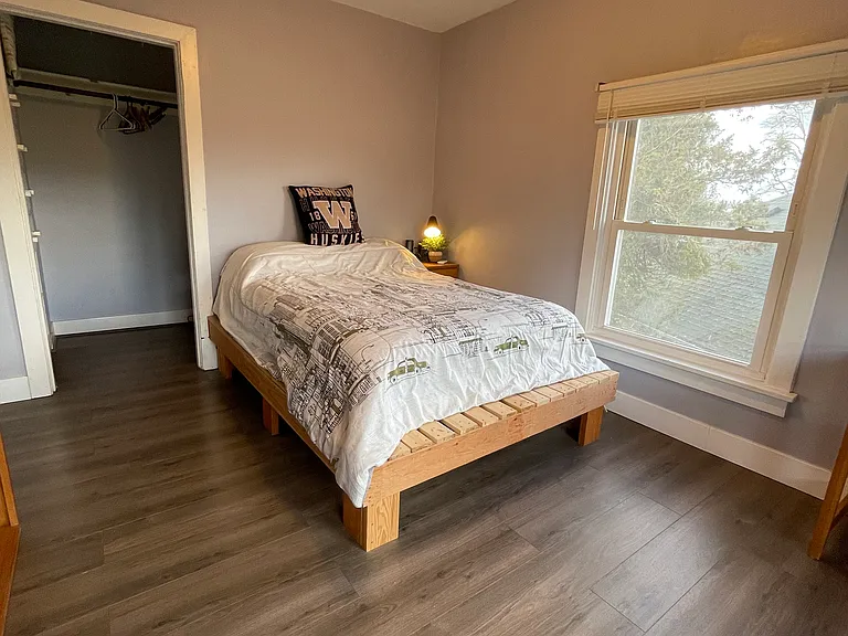 5604 17th Ave NE #5 — Photo 4
