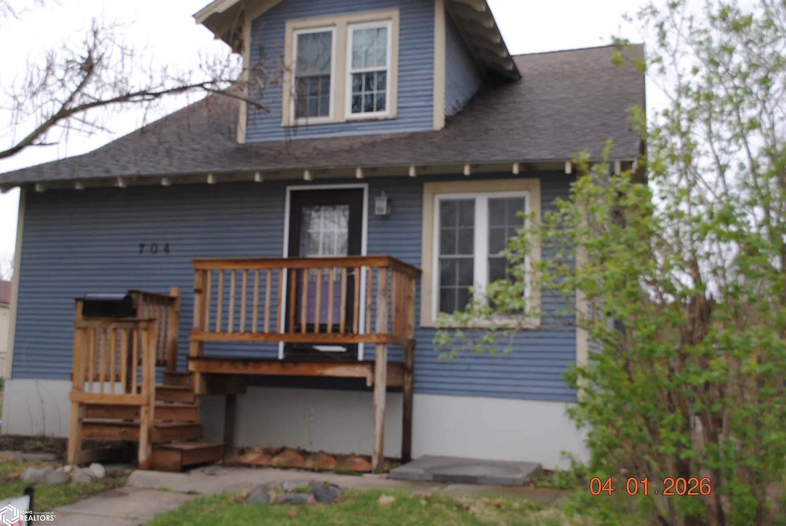 704 N Broadway St photo 1