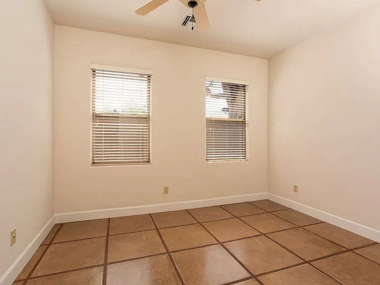 1029 E Blanton Dr — Photo 27