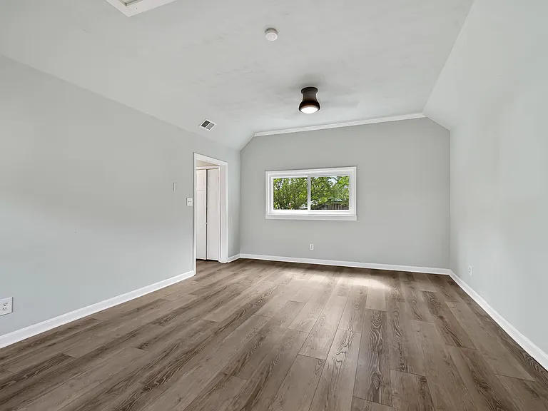 530 Highland Dr — Photo 23