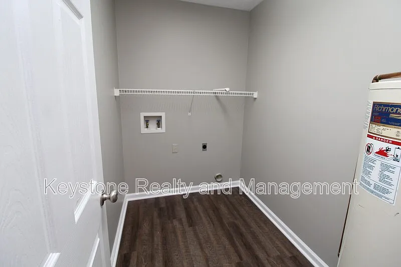 2 bed, 1.5 bath, 846 sqft, $895 — Photo 4