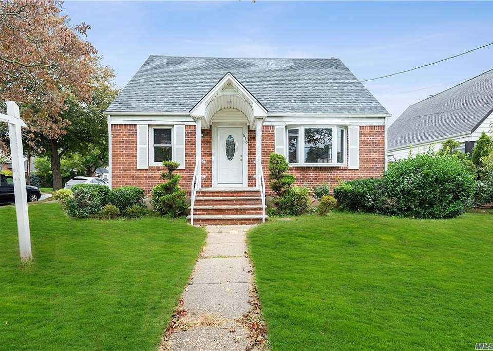 1st image of 516 New Hyde Park Rd