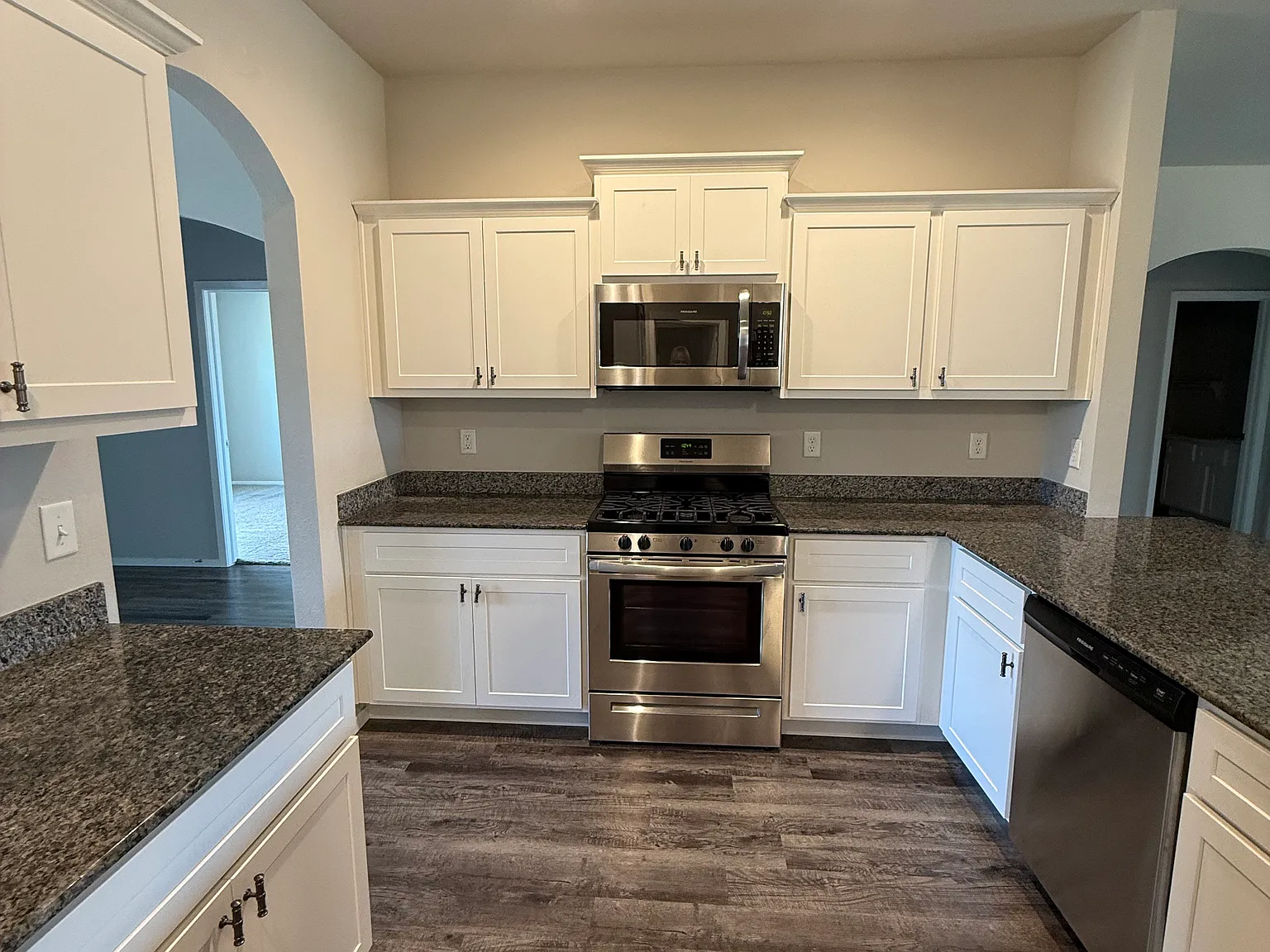 4 bed, 2028 sqft, $2,099 — Photo 4