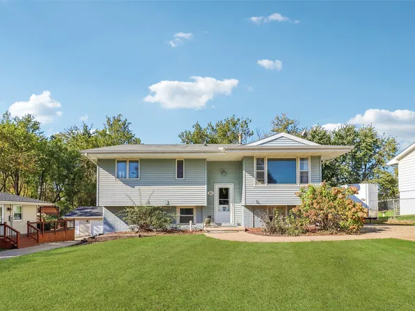 305 N 10th St, Indianola, IA 50125