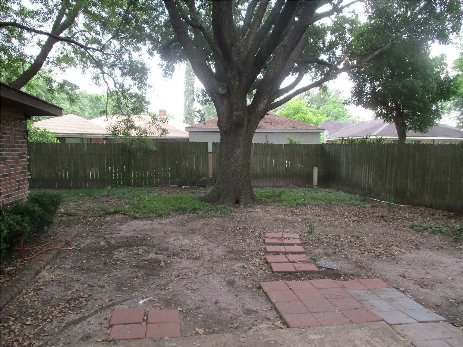 4 bed, 2.0 bath, 1917 sqft, $2,100 — Photo 4