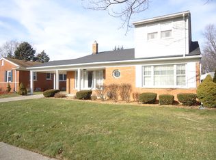 29446 Ravine Dr, Livonia, MI 48152