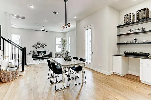 1115 W 15th 1/2 St #A Photo 1