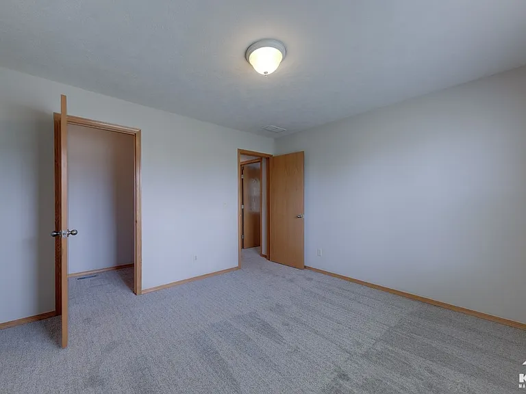 519 N Bristol Ct — Photo 22