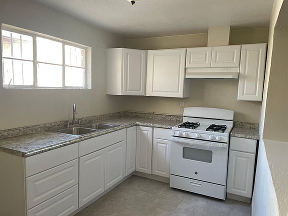 5th image of 807 S Park St