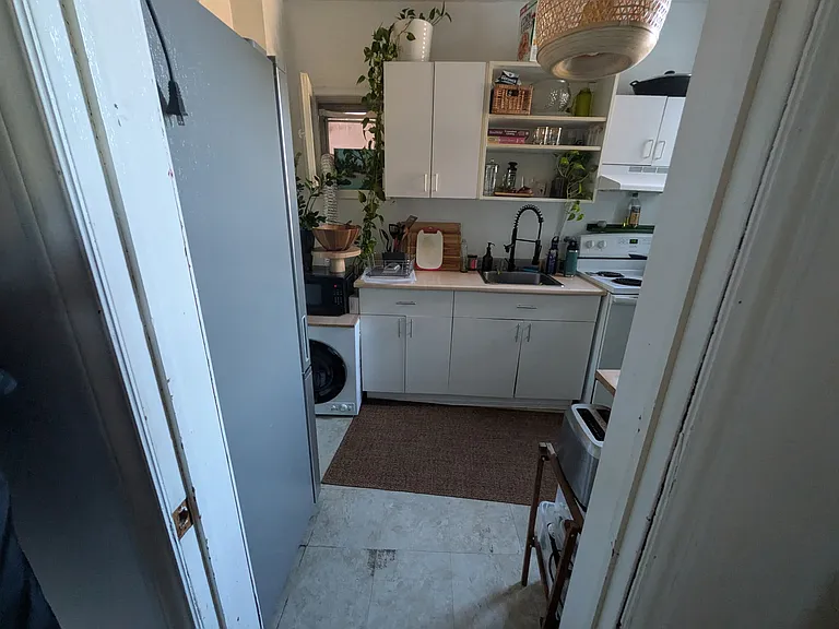 583 Dovercourt Rd #2 — Photo 8