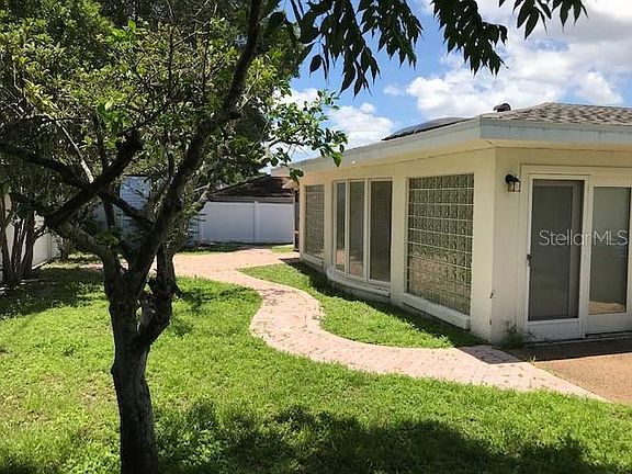 3rd image of 407 Lanier Ln