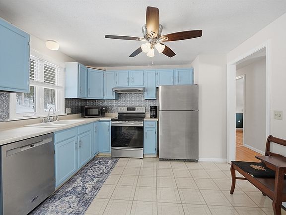 5th image of 65 Old Farm Rd