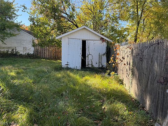 5th image of 3454 Sheridan Rd