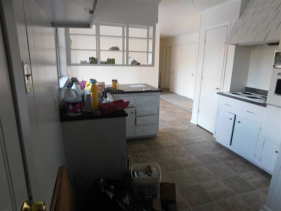 4th image of 3295 Clarksville St