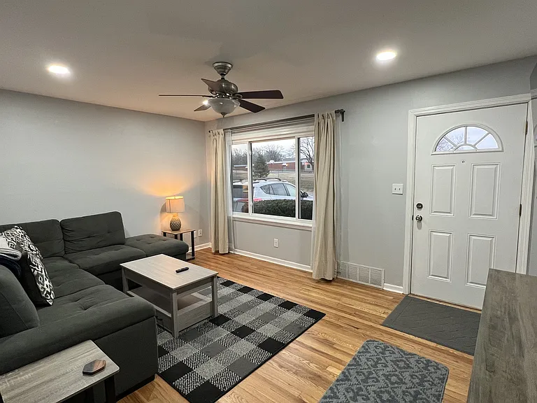 7140 Walmer St — Photo 2