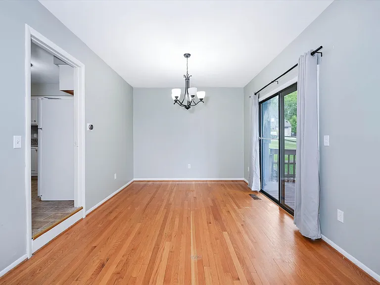 8 Foxtail Ct — Photo 16