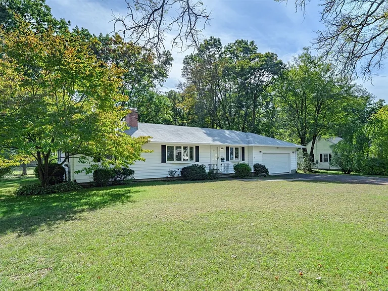 557 Maple Rd #1 — Photo 5