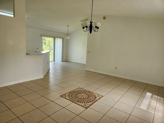 3rd image of 10 Starling Dr