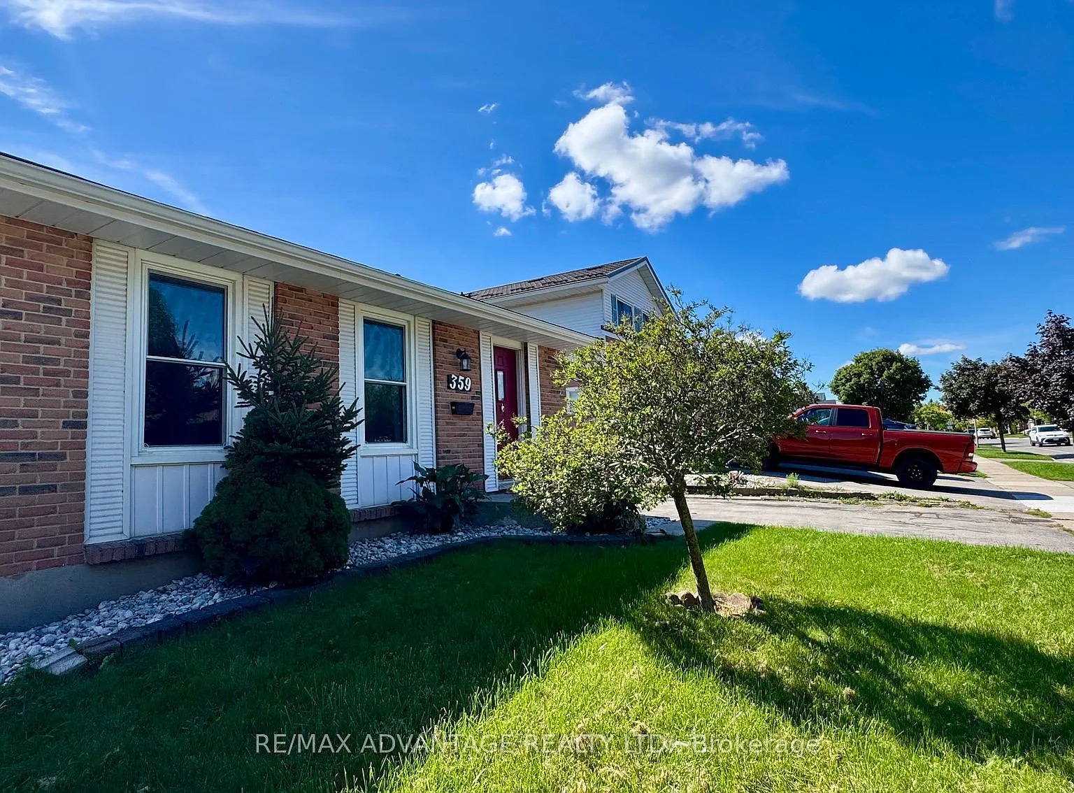 4 bed, $2,600 — Photo 2