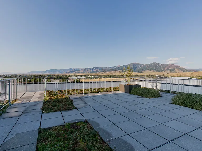 515 W Aspen St #301 — Photo 22