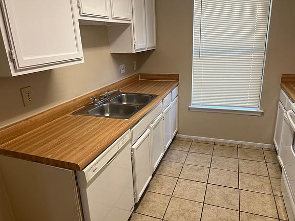 4th image of 2879 Cherry Field Dr