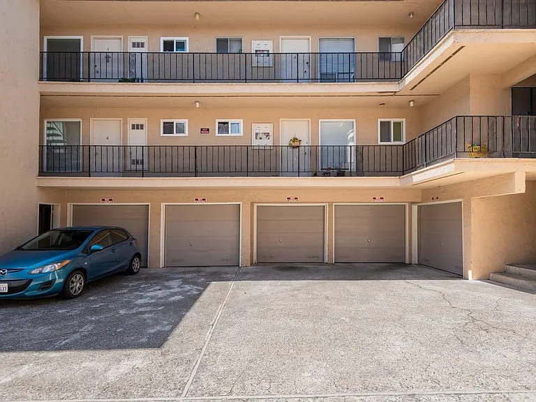 510 Richmond Dr #2 — Photo 6