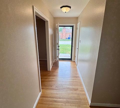 5th image of 825 Ventnor Dr