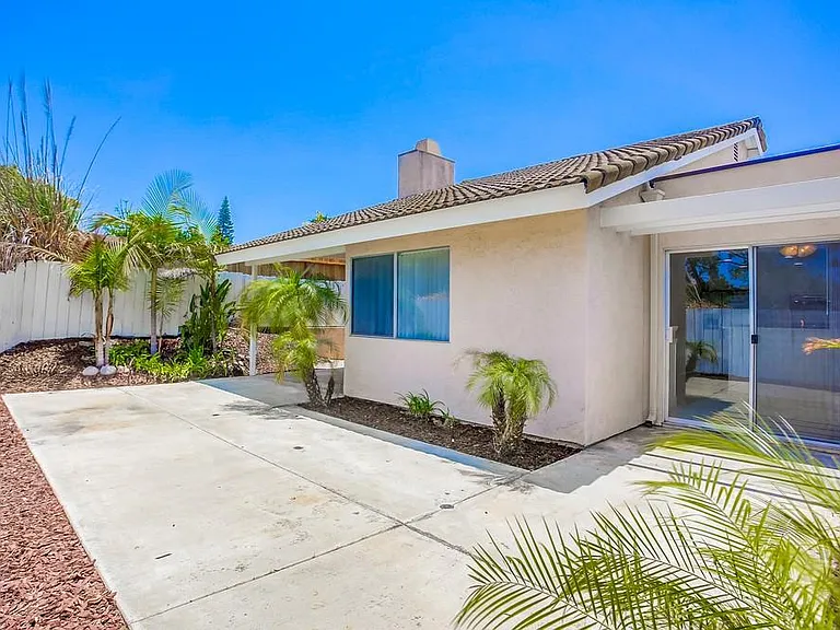 2634 Luciernaga St — Photo 32