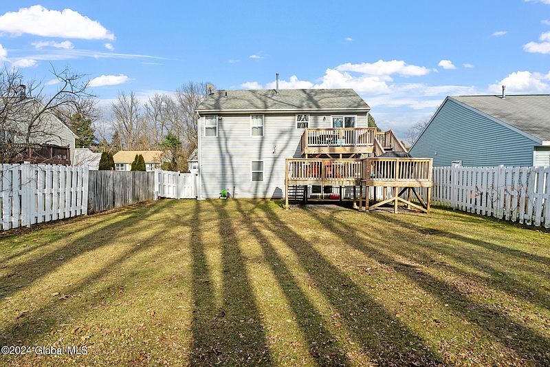 4th image of 8 Weathercrest Drive