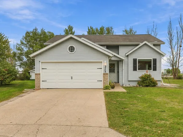 3748 Village Green Cir, Moorhead, MN 56560