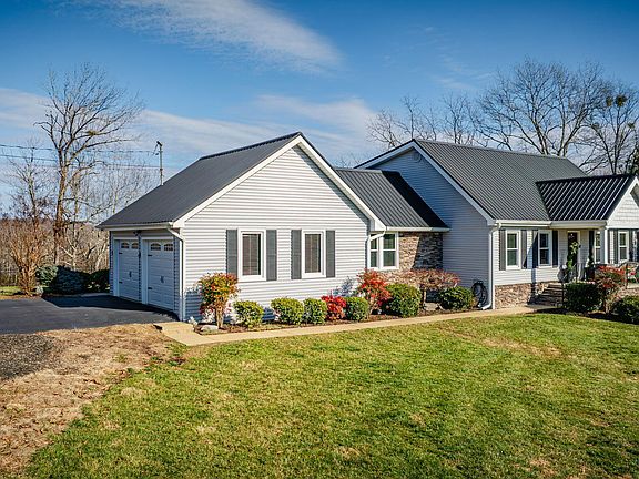 3rd image of 512 Hideaway Farm Rd