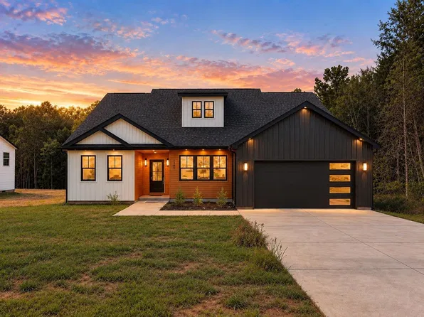 488 Skyline Dr, Campobello, SC 29322