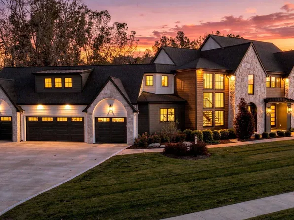 405 E Basalt Dr, Huntertown, IN 46748